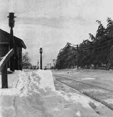 Sta-Central-Islip-OldExpHse-Snow-1916.jpg (42707 bytes)